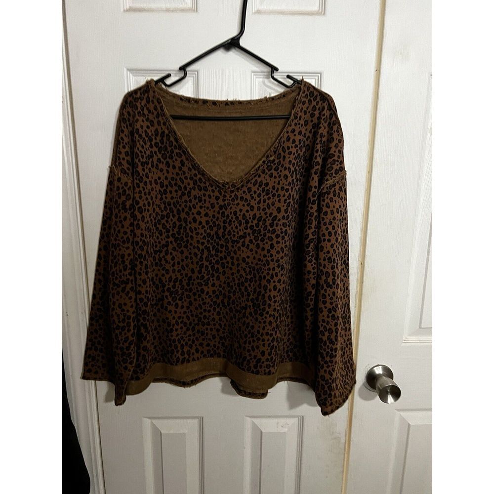 POL Oversized Medium Beige/Leopard Print Reversible V Neck Raw Hem Sweater